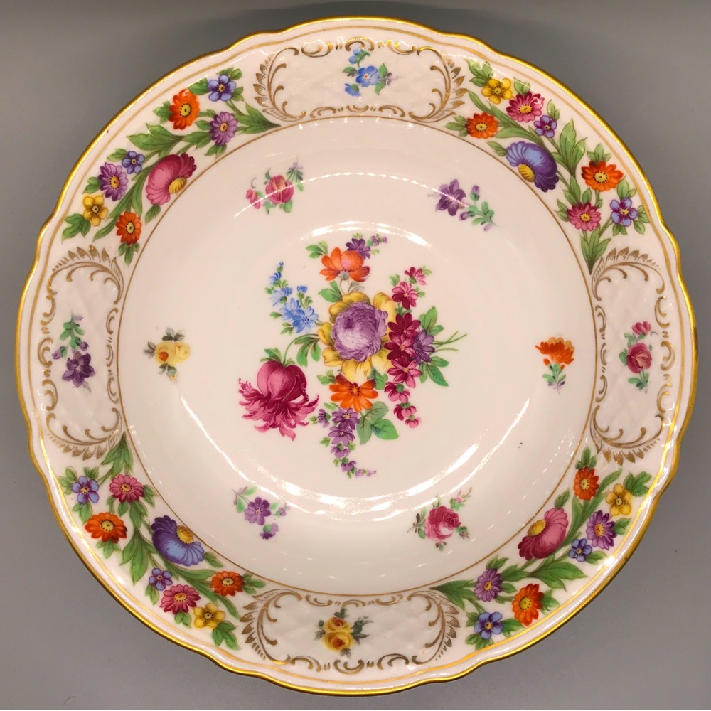 EUC Vintage Schumann - Bavaria Dresden Flowers 9-inch Vegetable Serving Bowl